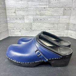 C&C Sweden woman’s size 43 patent leather clogs in satin blue w/ Black 