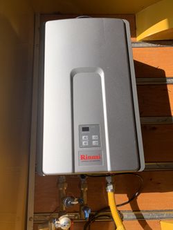 Rinnai High Efficiency Plus 7.5 GPM Residential 180,000 BTU Natural Gas  Interior Tankless Water Heater RL75iN for Sale in Arlington, TX - OfferUp