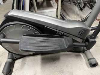 Nice Used Gold s Gym Stridetrainer 310 Elliptical Cardio Exerciser for Sale in Stony Brook NY OfferUp