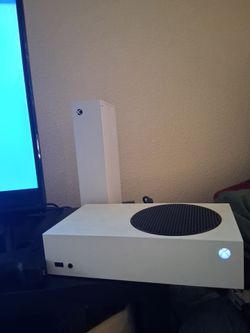 Xbox series s with controller and hdmibpower cord i think 1tb