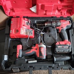 Milwaukee Drill Gun Set