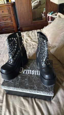 Kiss 5” platform shoes size 9  worn once