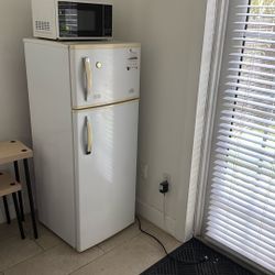 microondas y refrigeradora