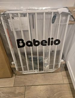 Extra Wide Pet Gate / Safety Gate - Fits Openings 26” - 43”