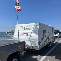 2009 Fleetwood pioneer 20FQ 20FQ  / Queen bed/ solar / two reclining chairs / dual propane tanks. Light weight Trailer (can be pulled with a small Tru