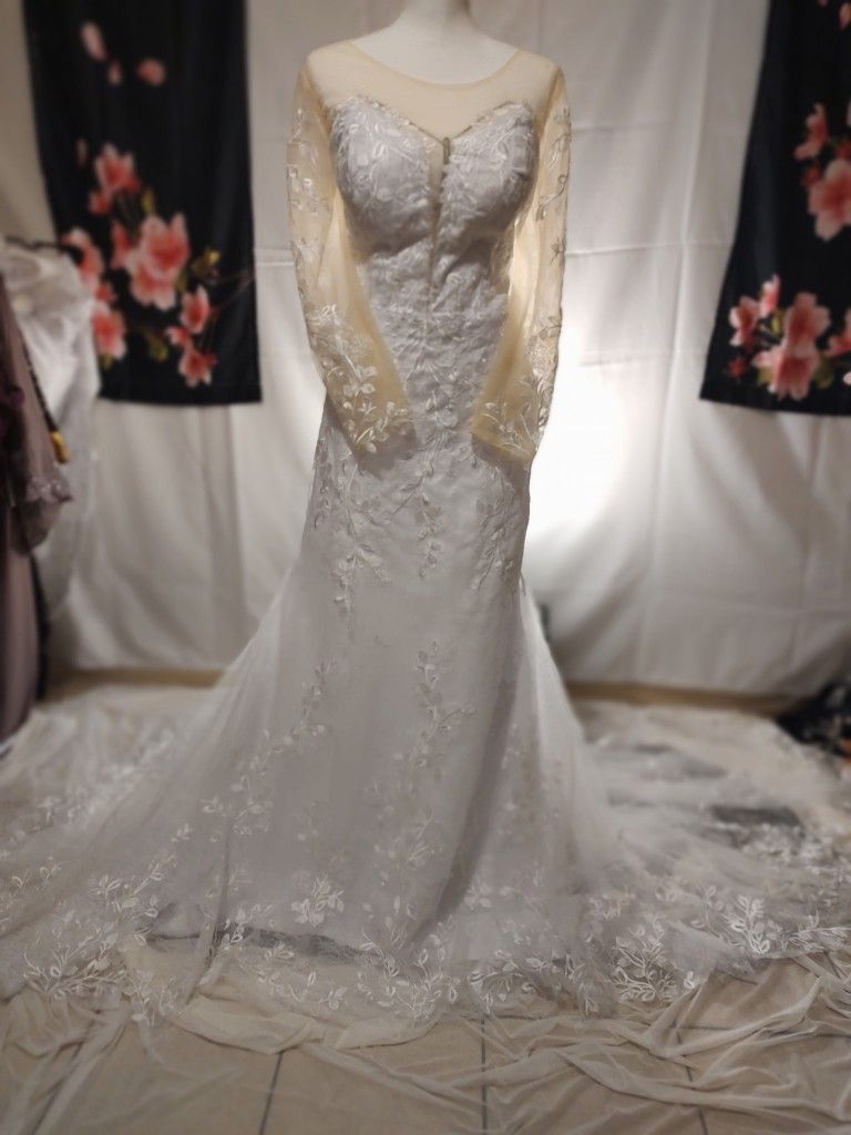 Brand New Never Worn Wedding Gown