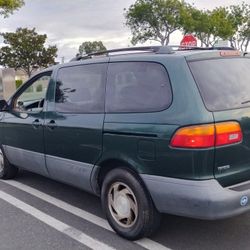 2000 Toyota Sienna Le