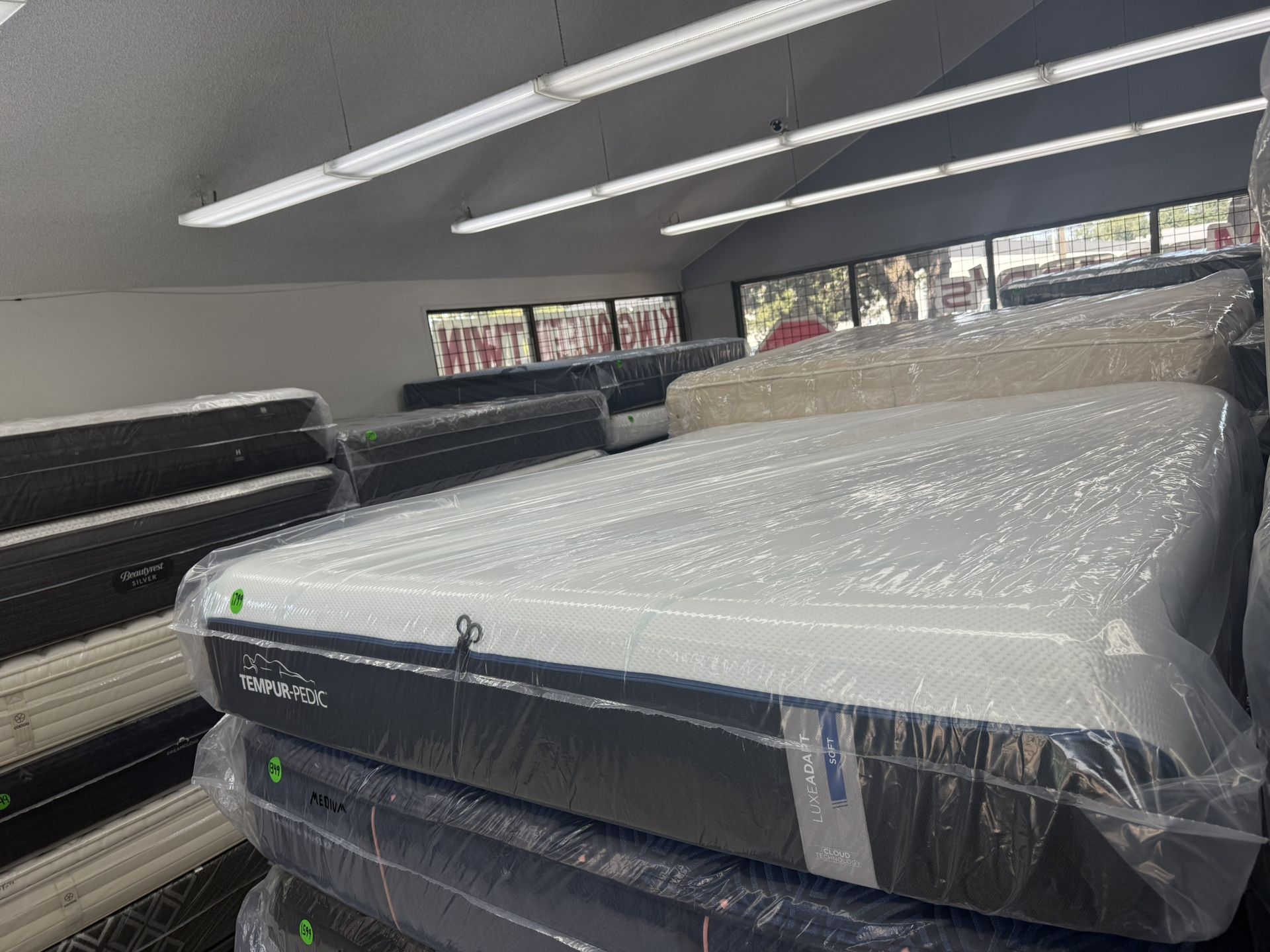 CALIFORNIA KING SIZE TEMPURPEDIC LUXEADAPT (SOFT) MATTRESS & BOX SPRINGS BED SET