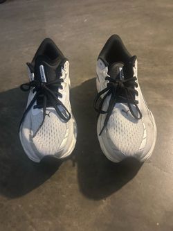 Puma Sneakers (size 10 1/2)