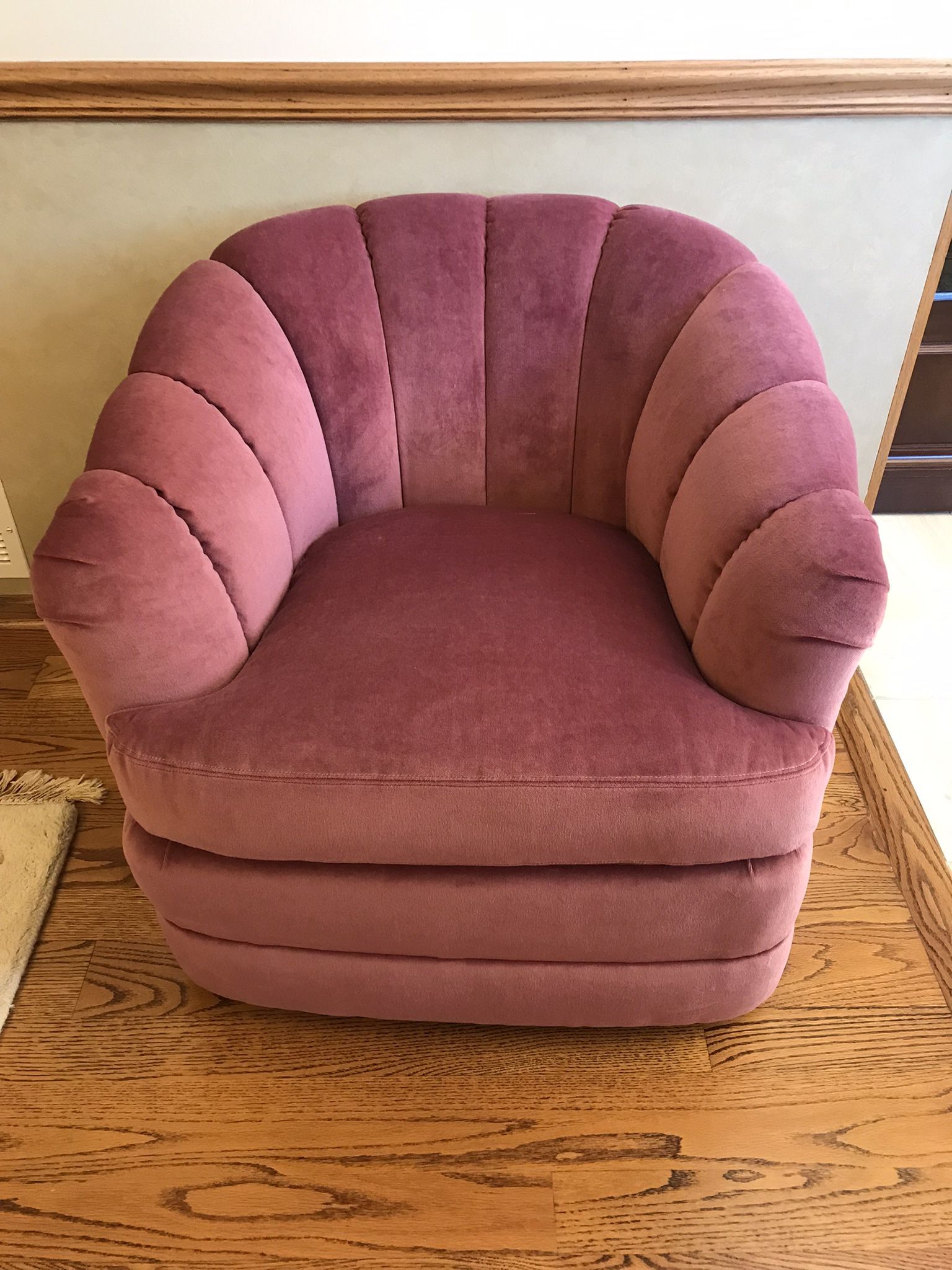 ETHAN ALLEN SWIVEL CRESCENT TUB CHAIR