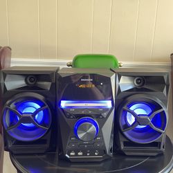 Magnavox MM441 3-Piece CD Shelf System with Digital PLL FM Stereo Radio