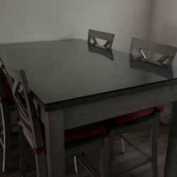 High Top Dining Table Set – Seats 4 – Excellent Condition