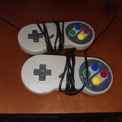 2 Nintendo controllers