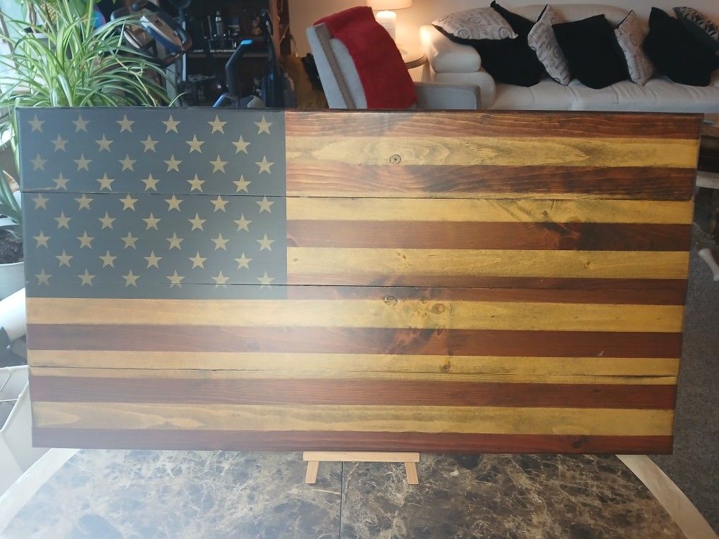 Flags Of Valor Wooden American Flag U Liberty Series 42in x 21.4
The Flags Of Valor Wooden American Flag U Liberty Series is a decorative and patrio
