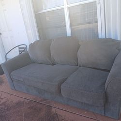 Free sofa good condition  and confortable