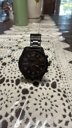 Black FOSSIL watch