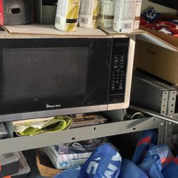 Magic Chef 1100 Watt Microwave 