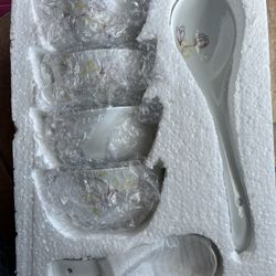 New Ceramic  bowls & spoon & Laddle set of 9 pieces. 4 Bowls with 4 spoons & 1 Laddle . Ceramic Bowls set of 9 , new never used, moving and cleanin