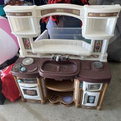 FREE Play Kitchen