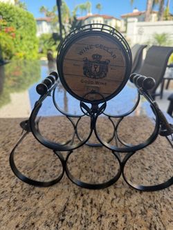 Wine bottle holder
