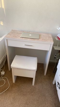Table and stool leather white
