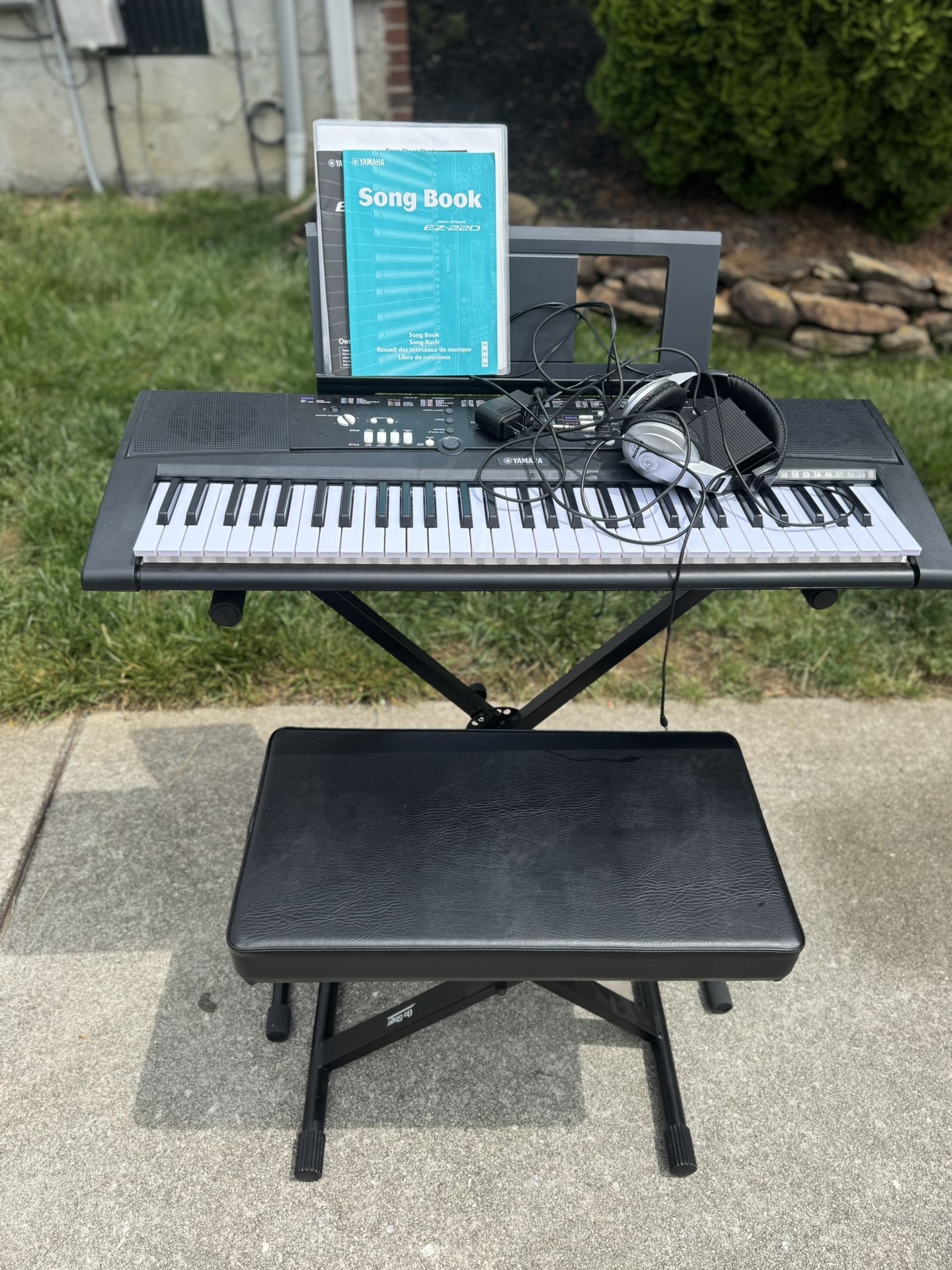 Yamaha EZ-220 + Accessories