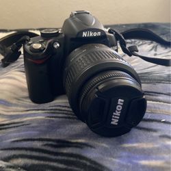 Nikon D5000 with Nikon dx af-s nikkor 18-55mm