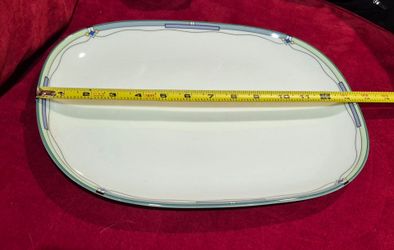 13.5 X 10 inch oval Mikasa serving platter (Skokie)