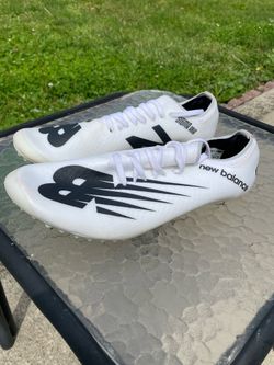 Running track shoe with spikes