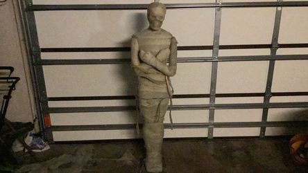Life-Size Mummy Halloween Prop Figure Halloween decoration on decor indoor