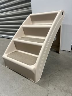 Plastic dog stairs