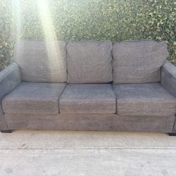 Ashley Furniture Oversized 3-Seater Couch – Deep Cleaned – 84”