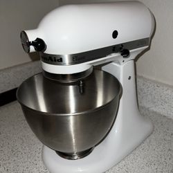 KitchenAid Classic Series 4.5 Quart Tilt Head Stand Mixer