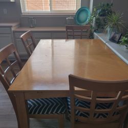 Kitchen Table And 4 Chairs