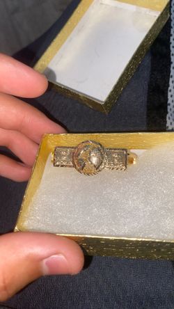 The world is yours double finger ring size 10/11