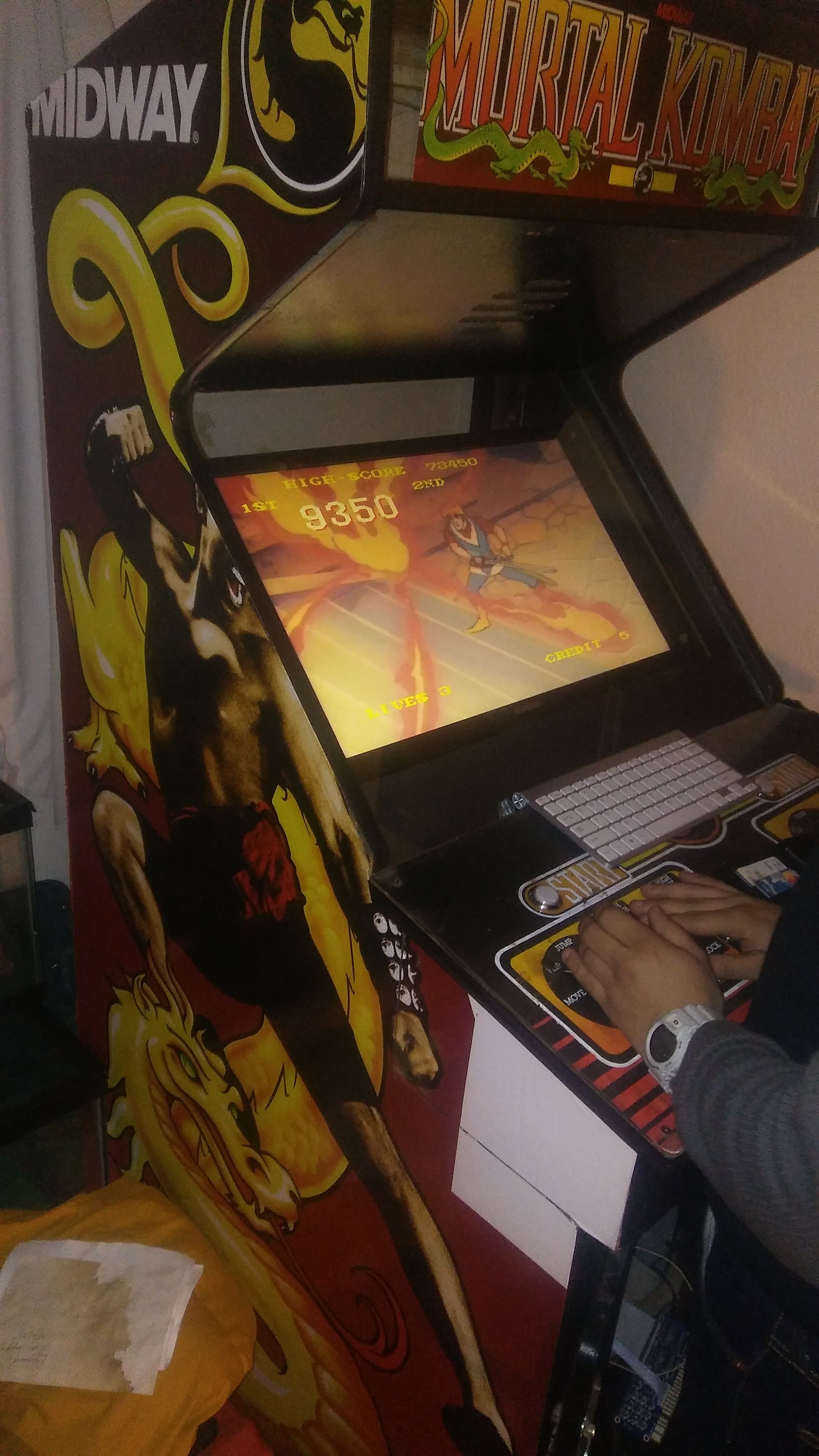arcade game cabinet includes over 3,000 games