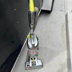 HOOVER VUCCUM LIKE NEW NICE AND CLEAN