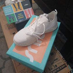 Running /exercise / Work Shoes .