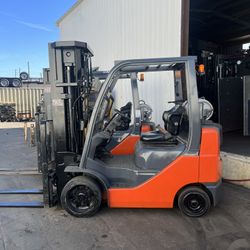 2019 QUAD MAST TOYOTA PROPANE FORKLIFT 