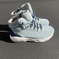 New Columbia Women's Newton Wander hiking boots in crushed blue size 7.5