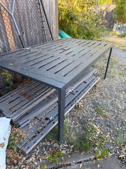 Free outdoor table