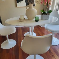Mid- Century Modern Dining Table And Chairs Set