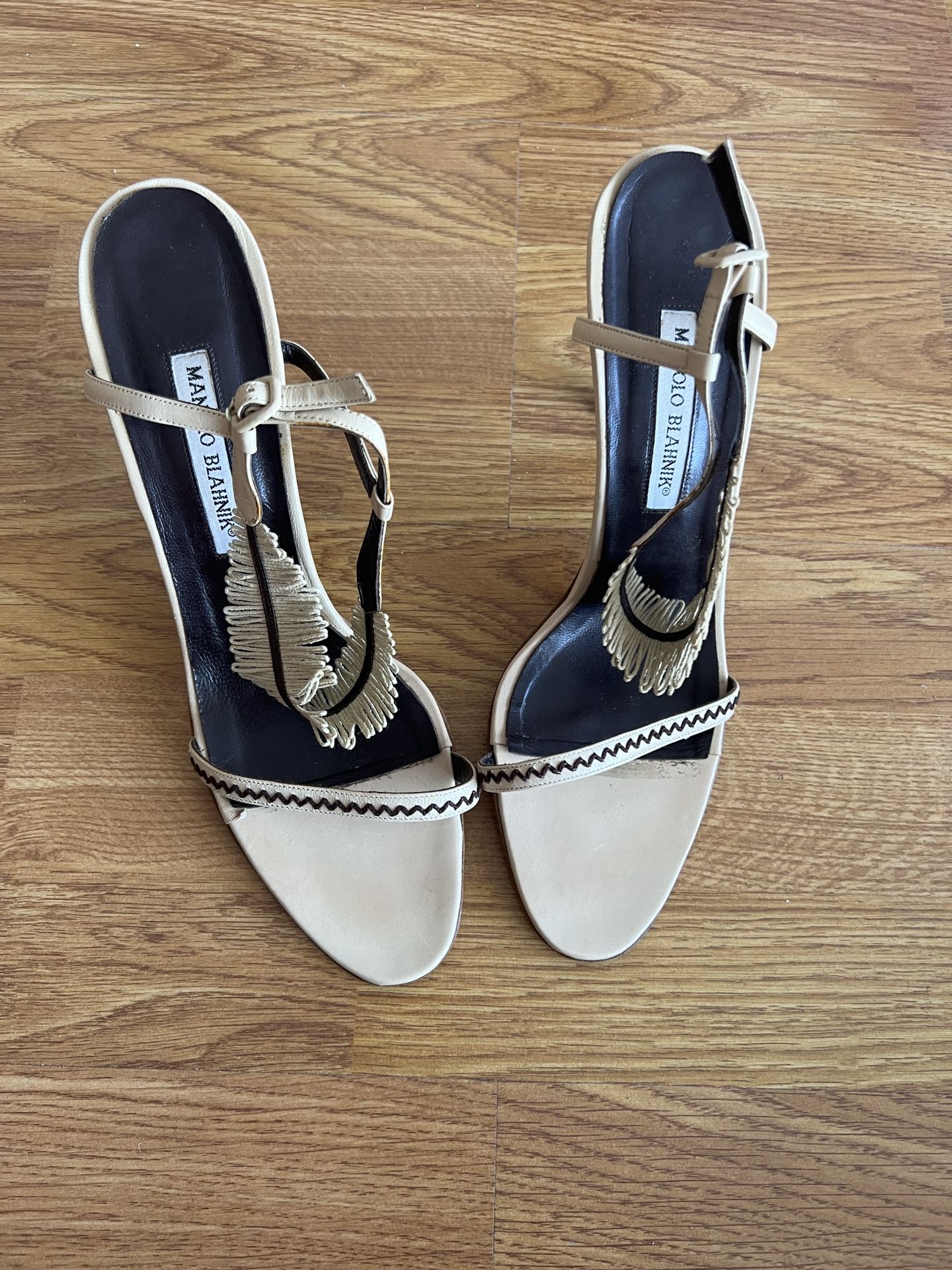 MANOLO BLAHNIK Leather Open Toe Fringe Sandals Sz 41 (9.5 US)