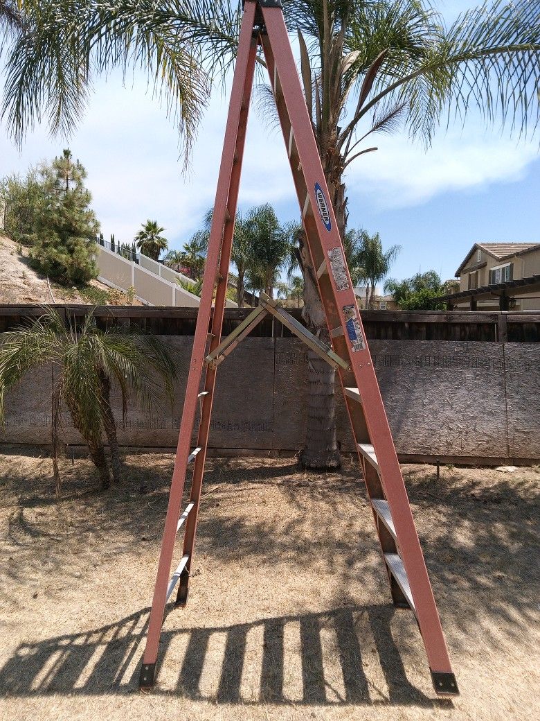 10ft LADDER BARELY USED