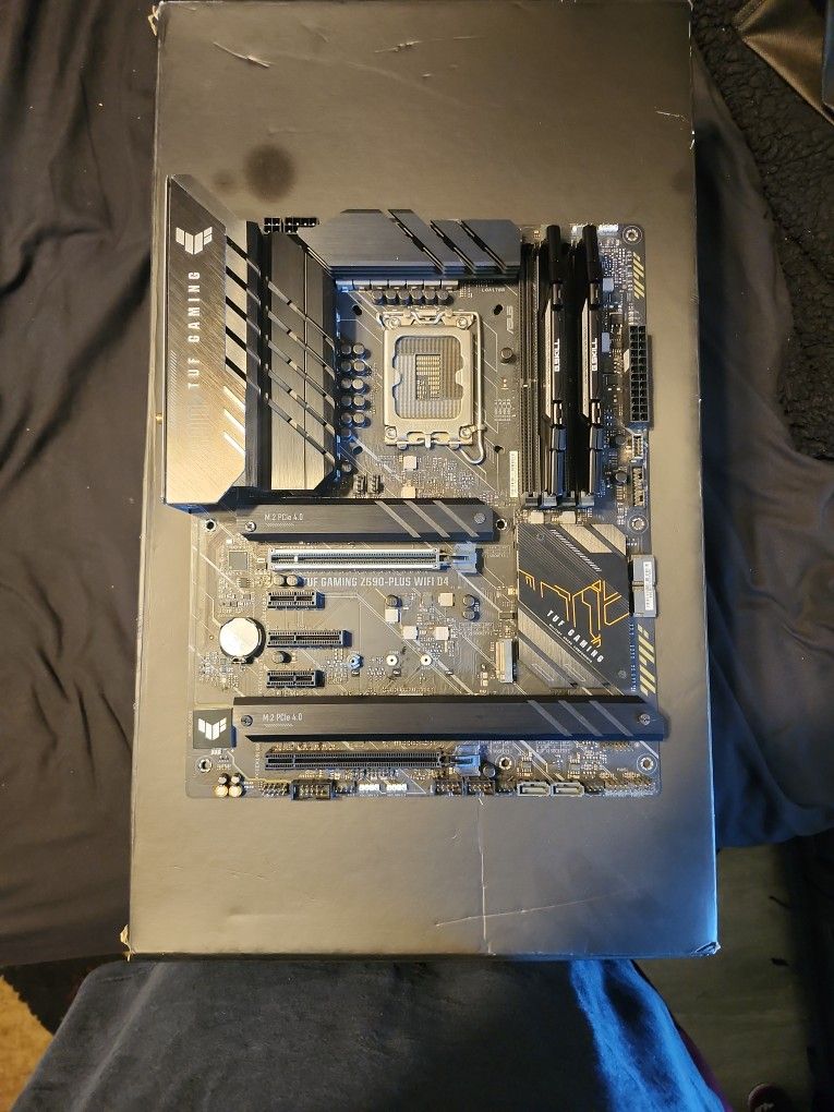 TUF GAMING Z690-PLUS WIFI D4 & 2x8gb DDR 4 RAM 