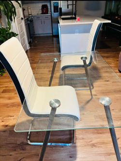 Glass table with 2 chairs