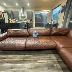 Peruna Leather Sectional (Left Chaise) – Modern, Genuine Leather, Good Condition!