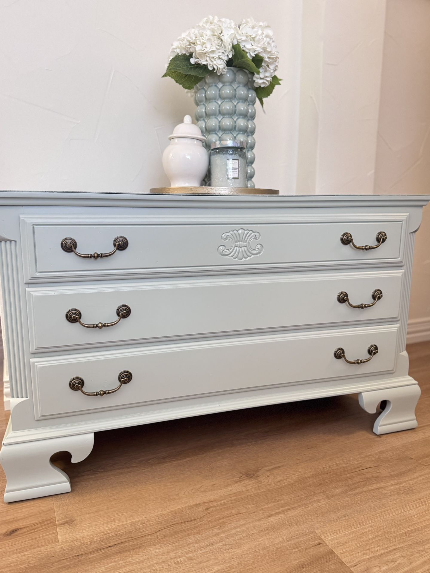Beautiful Solid Wood Chest/Dresser/Accent Piece