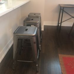 Three barstools in excellent condition