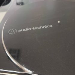 Record Player Audio Technica lp60x With albums and Speakers